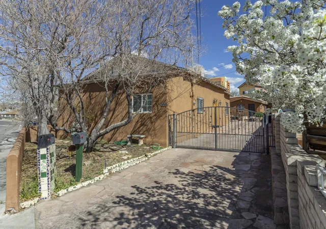 image of 902 Edith Blvd Ne, Albuquerque, NM 87102 | MLS# 1099848