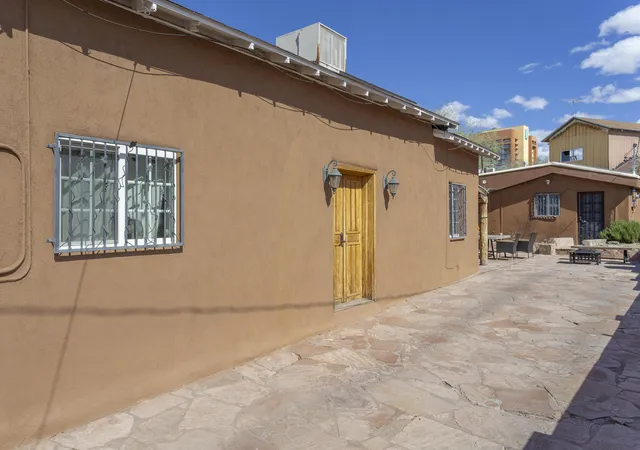 image of 902 Edith Blvd Ne, Albuquerque, NM 87102 | MLS# 1099848