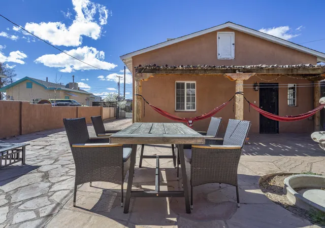image of 902 Edith Blvd Ne, Albuquerque, NM 87102 | MLS# 1099848