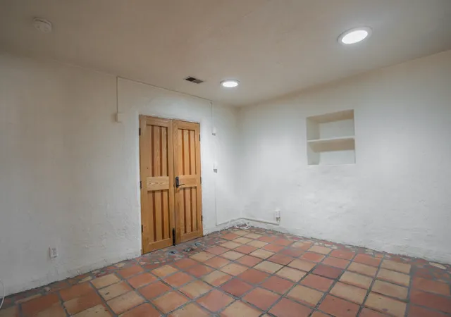 image of 902 Edith Blvd Ne, Albuquerque, NM 87102 | MLS# 1099848