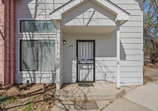 Photo 2 of Sale Pending at 725 Barelas Ct Sw, Albuquerque, NM 87102 | MLS# 1100061 | Listing updated on 2026-09-01