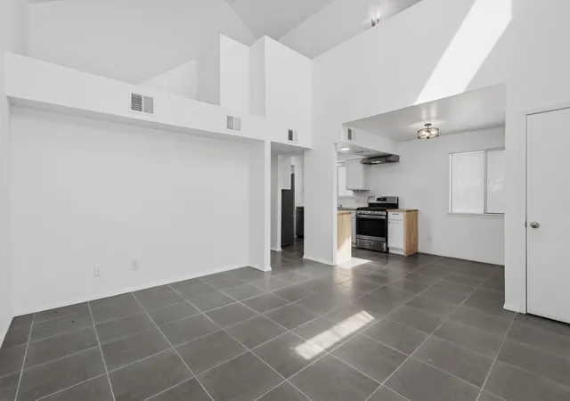 Photo 4 of Sale Pending at 725 Barelas Ct SW, Albuquerque, NM 87102 | MLS# 1100061 | Listing updated on 2026-09-01