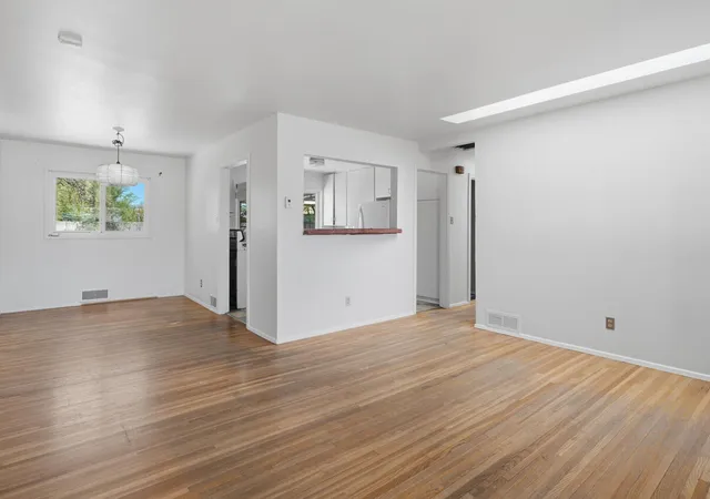 2nd image of 824 Monroe St Ne, Albuquerque, NM 87110 | MLS# 1100179