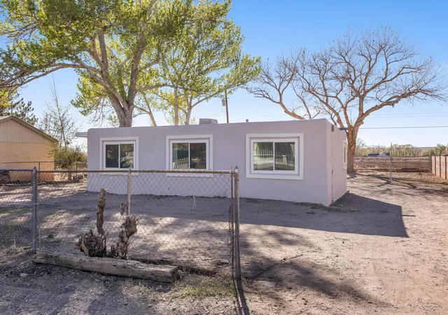 Homes for sale in Albuquerque, NM | 3513 Camino Alameda Sw, Albuquerque, NM 87105 | MLS# 1100261