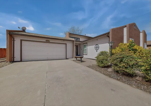 Photo 3 of Sale Pending at 717 Casper Rd Se, Rio Rancho, NM 87124 | MLS# 1100277 | Listing updated on 2026-08-21