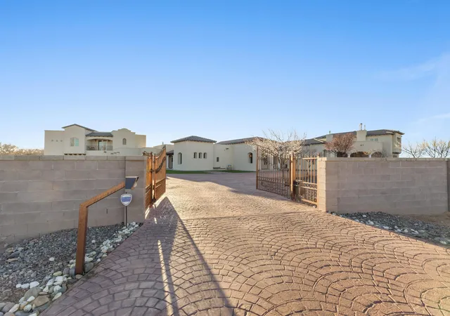 Photo 4 of Single family home for sale at 800 Salida Sandia SW, Albuquerque, NM 87105 | MLS# 1100318 | Listing updated on 2026-07-21