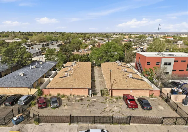 3rd image of 521 Palomas Dr Se, Albuquerque, NM 87108 | MLS# 1100328