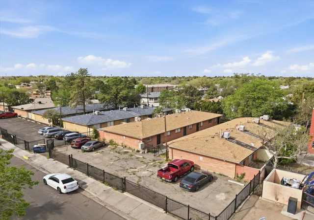 4th image of 521 Palomas Dr Se, Albuquerque, NM 87108 | MLS# 1100328