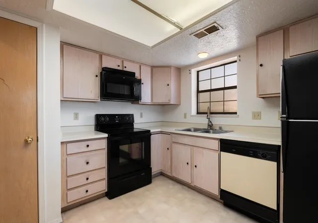 Photo 4 of Condo for sale at 833 Country Clb Dr SE #2A, Rio Rancho, NM 87124 | MLS# 1100334 | Listing updated on 2026-07-21