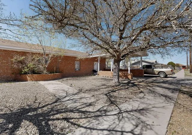 Homes for sale in Belen, NM | 607 & 609 N 6th St, Belen, NM 87002 | MLS# 1100985