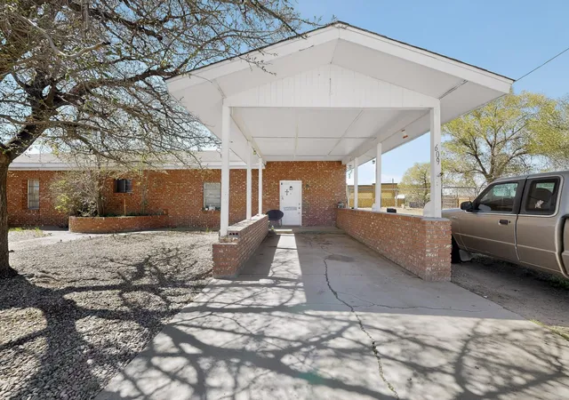 Homes for sale in Belen, NM | 607 & 609 N 6th St, Belen, NM 87002 | MLS# 1100985