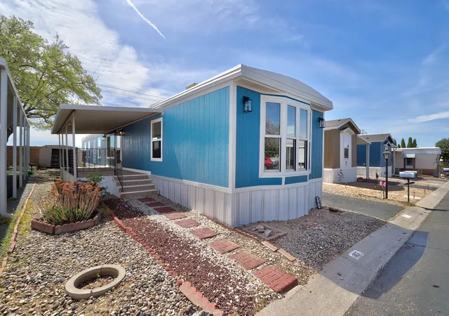 Photo 3 of Manufactured home for sale at 7112 Pan American NE #187, Albuquerque, NM 87109 | MLS# 1101017 | Listing updated on 2026-08-17