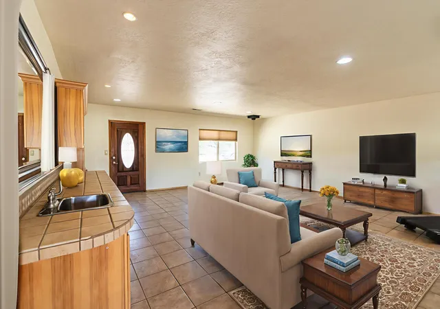 Homes for sale in Los Ranchos, NM | 604 Ortega Rd Nw, Los Ranchos, NM 87114 | MLS# 1101049