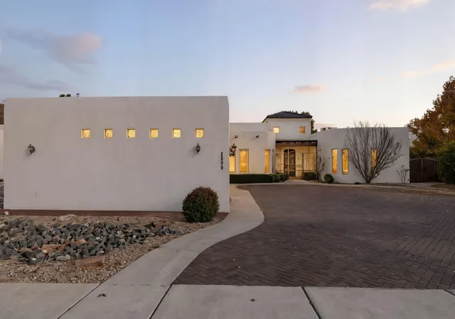 3rd image of 508 Laguna Seca Ln Nw, Albuquerque, NM 87104 | MLS# 1100969