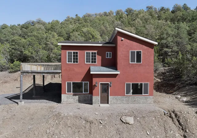 Photo 2 of Single family home for sale at 7 Shasta Ct, Cedar Crest, NM 87008 | MLS# 1101370 | Listing updated on 2026-08-11