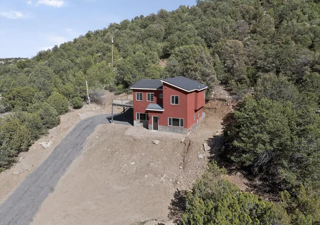 Photo 3 of Single family home for sale at 7 Shasta Ct, Cedar Crest, NM 87008 | MLS# 1101370 | Listing updated on 2026-08-11