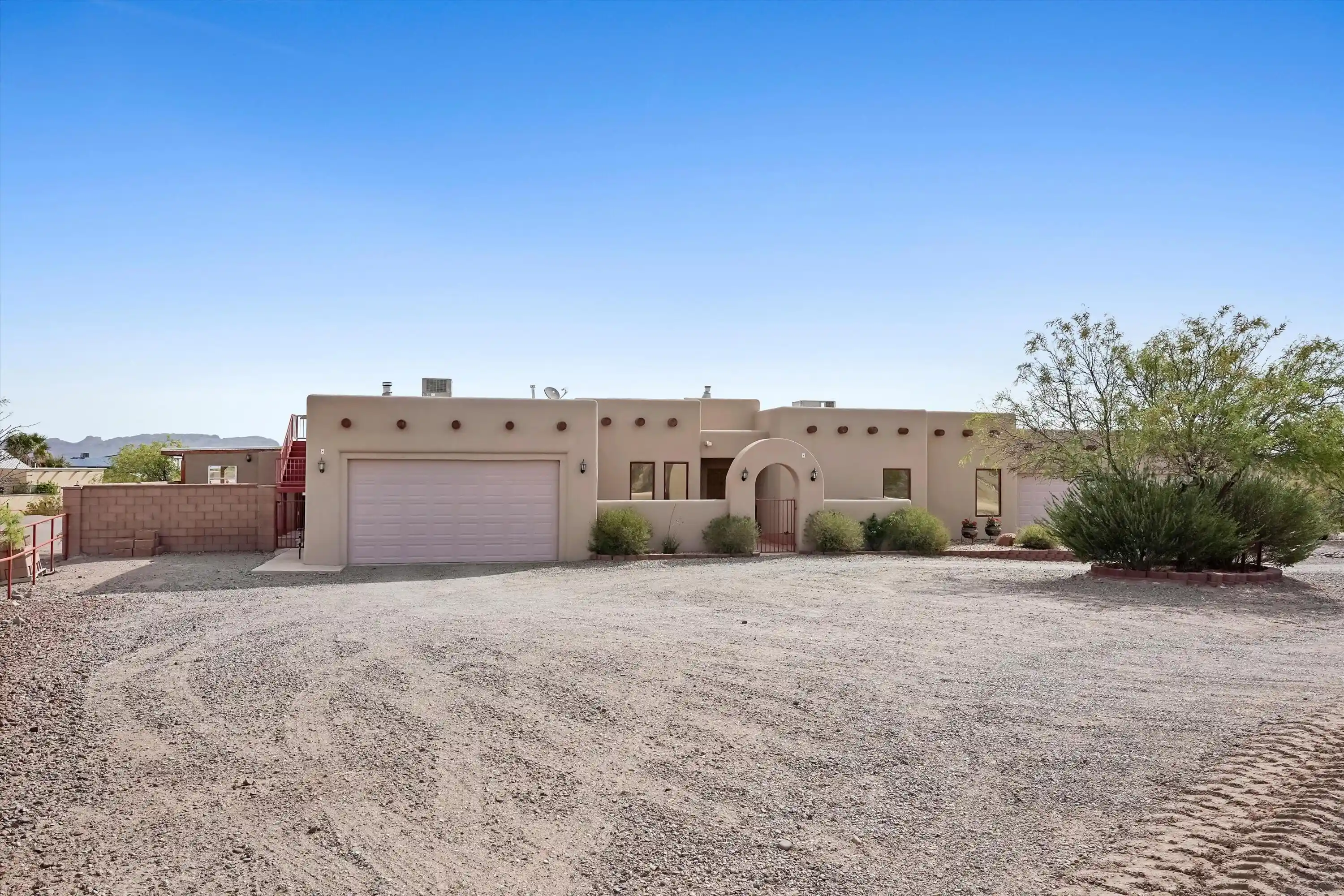 Photo 1 of Single family home for sale at 401 Roadrunner Cir, Elephant Butte, NM 87935 | MLS# 1101540 | Listing updated on 2026-10-21