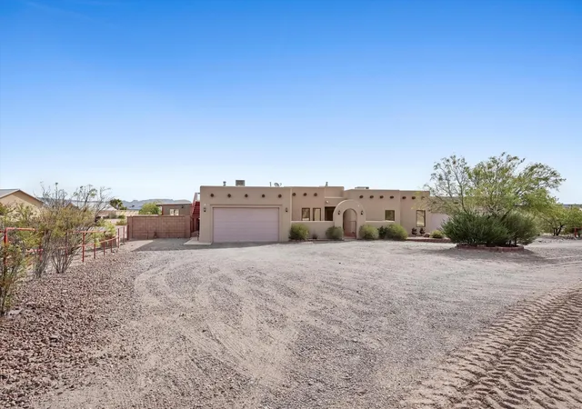 Photo 4 of Single family home for sale at 401 Roadrunner Cir, Elephant Butte, NM 87935 | MLS# 1101540 | Listing updated on 2026-08-28
