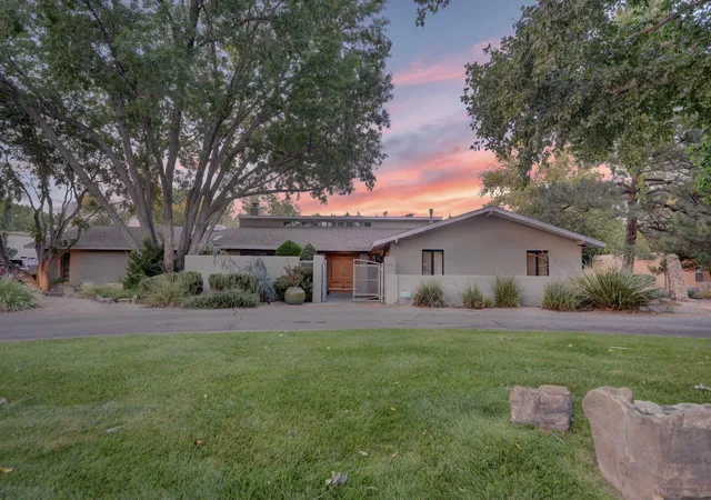 Photo 4 of Sale Pending at 1116 Salamanca St NW, Los Ranchos, NM 87107 | MLS# 1101813 | Listing updated on 2026-08-13