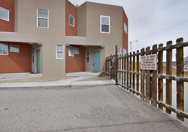 4th image of 615 Menaul Blvd Nw #UNIT J, Albuquerque, NM 87107 | MLS# 1101865