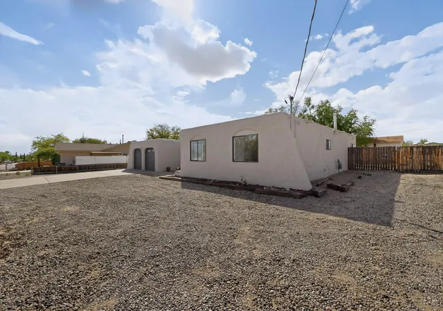 Photo 2 of Single family home for sale at 1401 35th Circle Se, Rio Rancho, NM 87124 | MLS# 1101918 | Listing updated on 2026-08-28