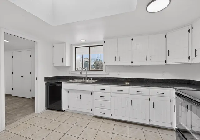 Photo 3 of Single family home for sale at 1401 35th Circle SE, Rio Rancho, NM 87124 | MLS# 1101918 | Listing updated on 2026-08-28