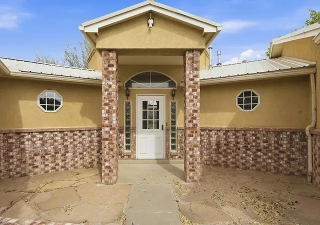 2nd image of 9 Blackberry Ln, Los Lunas, NM 87031 | MLS# 1102053