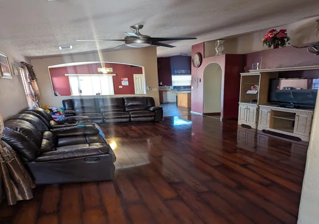 3rd image of 636 Escavada St Sw, Albuquerque, NM 87105 | MLS# 1102093
