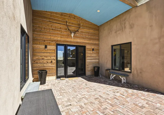 5th image of 8 Golf Course Dr, Ranchos De Taos, NM 87557 | MLS# 1102102