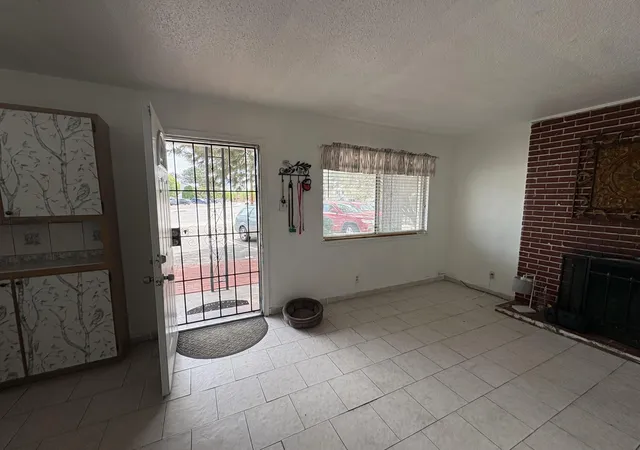 Homes for sale in Albuquerque, NM | 3931 Ortiz Ct Ne #APT B, Albuquerque, NM 87110 | MLS# 1102118
