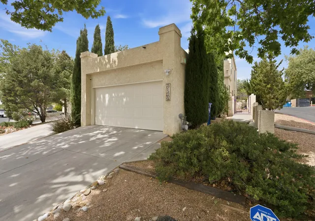 Homes for sale in Albuquerque, NM | 10021 Lagrima De Oro Rd Ne, Albuquerque, NM 87111 | MLS# 1102090