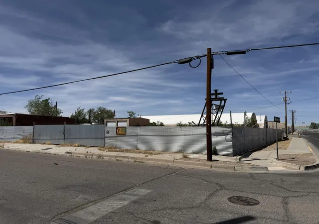 3rd image of 601 Aspen Ave Nw, Albuquerque, NM 87102 | MLS# 1102173