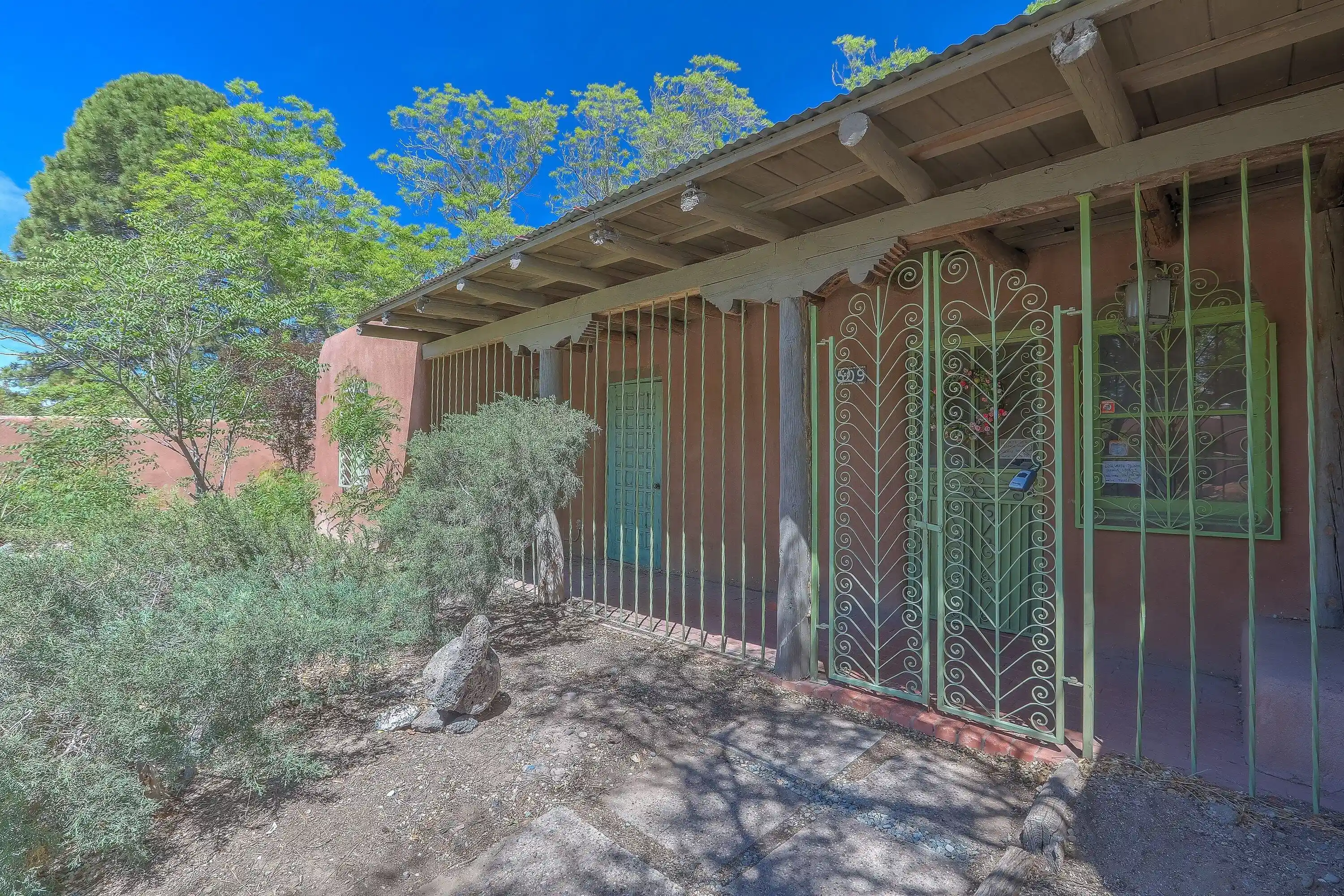 Photo 1 of Single family home for sale at 509 Chamiso Ln Nw, Los Ranchos, NM 87107 | MLS# 1102636 | Listing updated on 2026-10-21