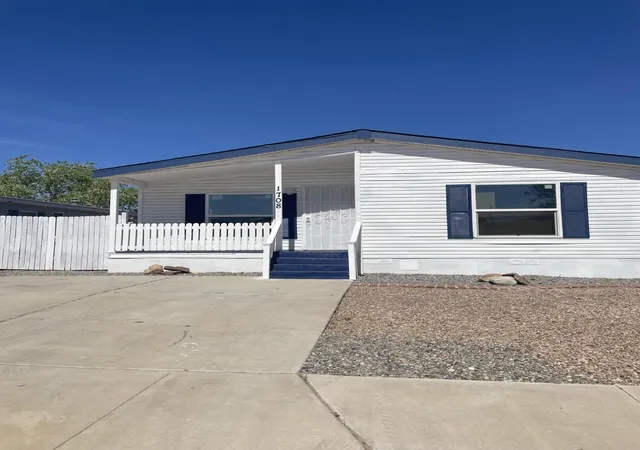 Homes for sale in Albuquerque, NM | 1708 Silver Sky Dr Sw, Albuquerque, NM 87121 | MLS# 1102641