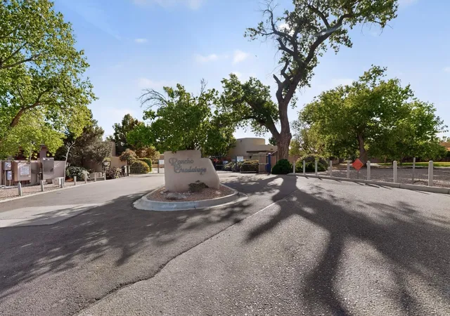 4th image of 1630 Rancho Guadalupe Trl Nw, Albuquerque, NM 87107 | MLS# 1102661