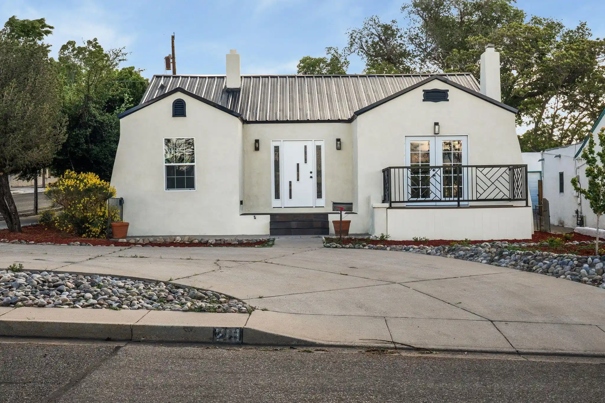 Photo 1 of Single family home for sale at 219 Solano Dr Se, Albuquerque, NM 87108 | MLS# 1102826 | Listing updated on 2026-10-21