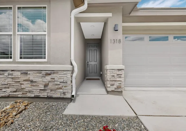 Photo 3 of Single family home for sale at 1318 Vallecito Ct NW, Los Lunas, NM 87031 | MLS# 1102836 | Listing updated on 2026-07-21