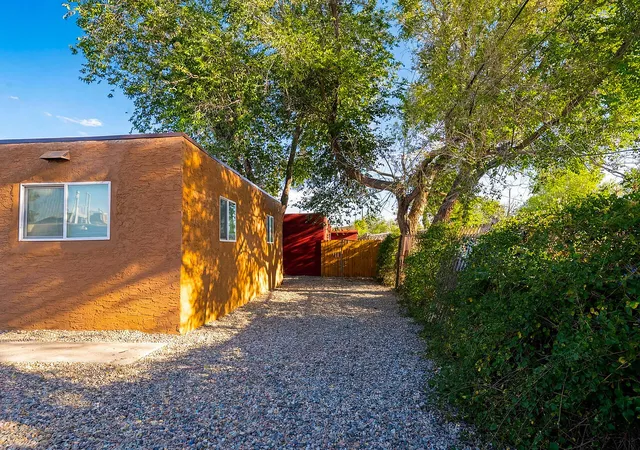 4th image of 325 Tennessee St Ne, Albuquerque, NM 87108 | MLS# 1102852