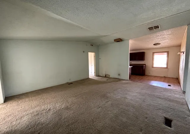 Photo 4 of Manufactured home for sale at 1 Moon Cir, Edgewood, NM 87015 | MLS# 1102878 | Listing updated on 2026-08-10