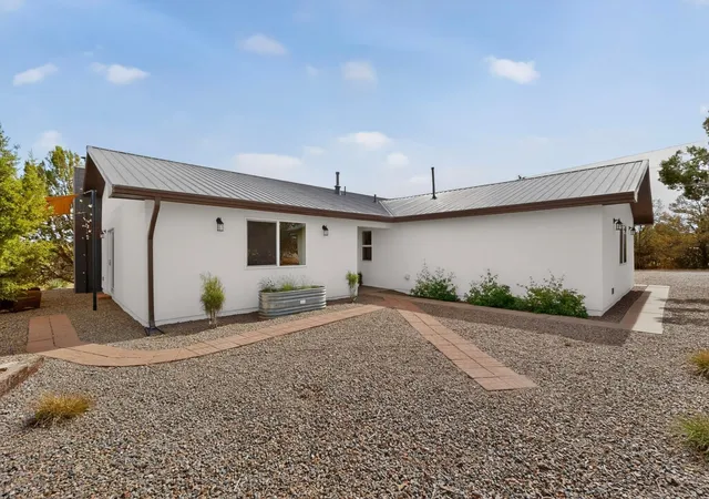 Homes for sale in Edgewood, NM | 11 Woods End Rd, Edgewood, NM 87015 | MLS# 1102916