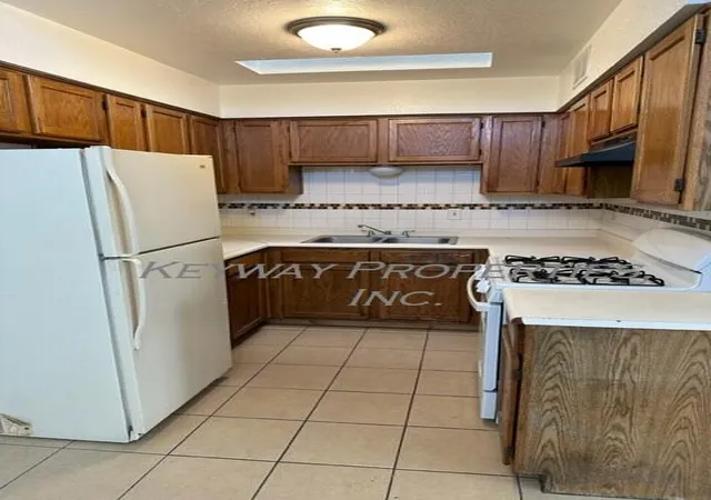Photo 3 of Multi family home for sale at 1200 Edith Blvd Se, Albuquerque, NM 87102 | MLS# 1102986 | Listing updated on 2026-07-16
