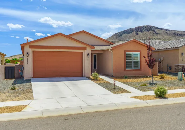 Photo 1 of Single family home for sale at 590 Rio Chama Cir Sw, Los Lunas, NM 87031 | MLS# 1103048 | Listing updated on 2026-07-21