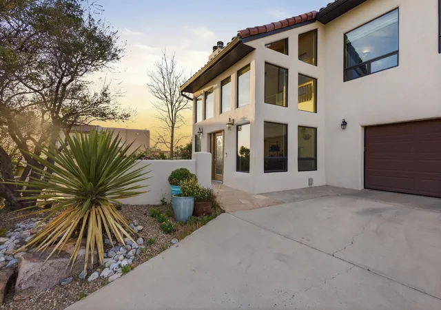 Photo 3 of Sale Pending at 11125 San Francisco Rd NE, Albuquerque, NM 87122 | MLS# 1103183 | Listing updated on 2026-08-28