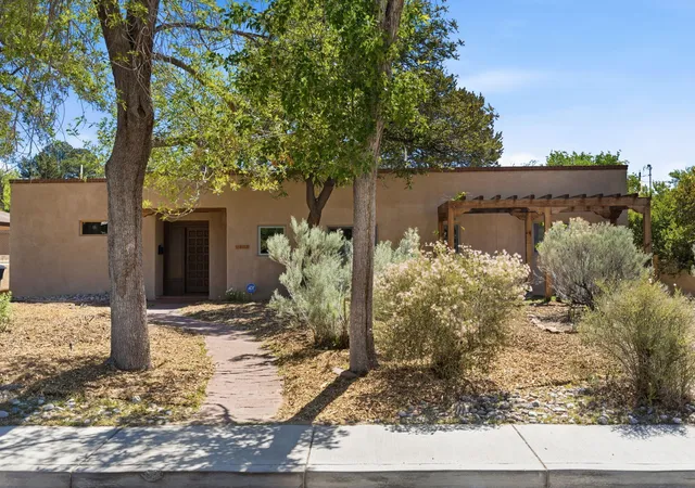 Photo 2 of Sale Pending at 808 Parkland Cir Se, Albuquerque, NM 87108 | MLS# 1103234 | Listing updated on 2026-08-24