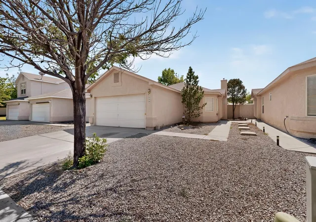 Homes for sale in Albuquerque, NM | 631 Vista Luna Ln Sw, Albuquerque, NM 87121 | MLS# 1103247