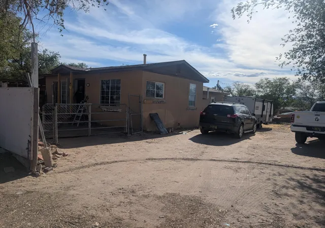 Homes for sale in Los Lunas, NM | 152 N El Cerro Loop, Los Lunas, NM 87031 | MLS# 1103318