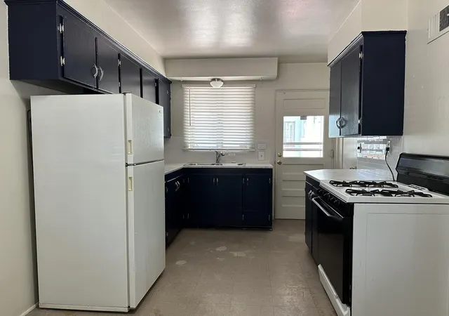 Photo 4 of Multi family home for sale at 1003 Carlisle Blvd SE, Albuquerque, NM 87106 | MLS# 1103320 | Listing updated on 2026-08-17