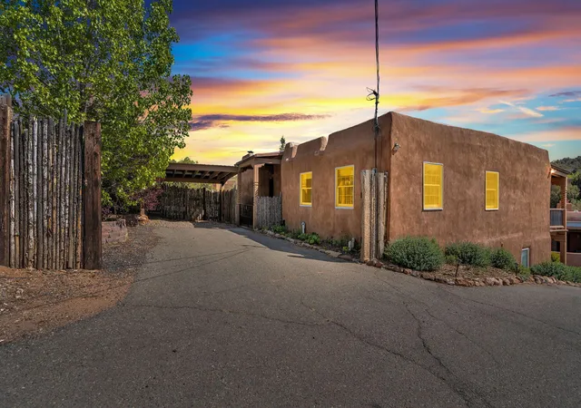2nd image of 424 Apodaca St, Santa Fe, NM 87505 | MLS# 1103317