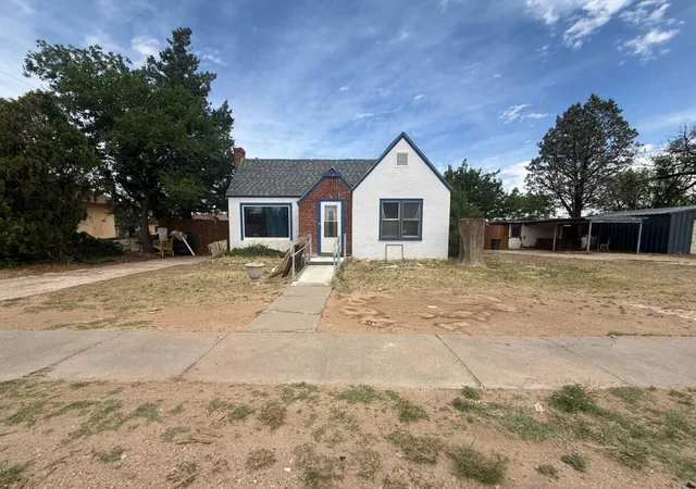 Homes for sale in Portales, NM | 1012 W 3rd St, Portales, NM 88130 | MLS# 1103359
