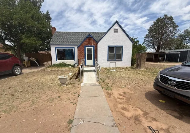 Homes for sale in Portales, NM | 1012 W 3rd St, Portales, NM 88130 | MLS# 1103359